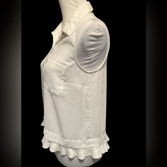 CAbi White Sleeveless Pleat Hem Button Down Blouse Style 3439 Size XS - Picture 3 of 7